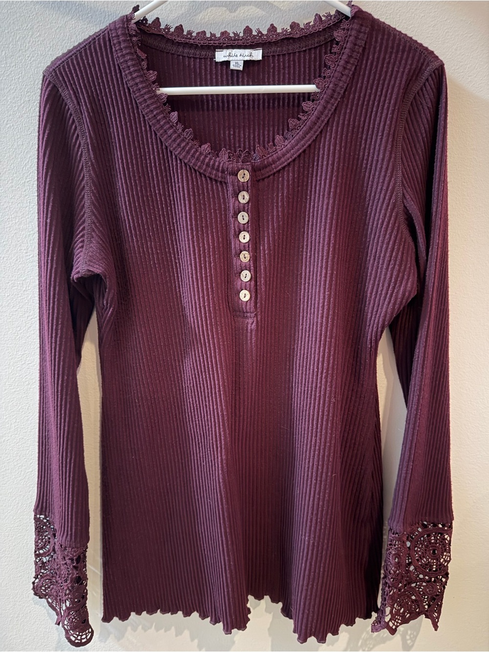 White Birch Women’s XL Burgundy Ribbed Lace Cuff Henley Long Sleeve Top